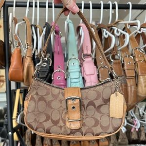 Vintage Coach demi buckle shoulder bag